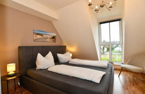 Frisch renoviertes FH Südblick am Meer in Breege, Meerblick von allen drei Etagen, Terrasse, Balkon, Sauna und Parkplatz - Foto 13