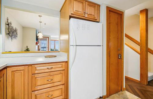 Highridge B14 Enjoy the view ski back trail shuttle service sports center - Photo 21