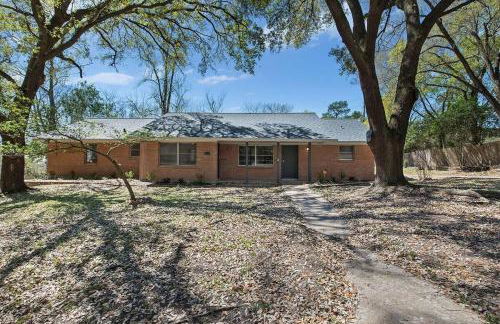 Piney Woods I Ping Pong I By SHSU I TV I Sleeps 11 - Foto 18