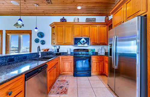 Riverfront Carrabelle Home with Furnished Patio! - Foto 6