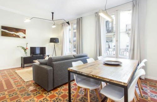 The Collection Barcelona - 4bedroom apartment with a balcony in Las Ramblas 1 2 - Photo 2