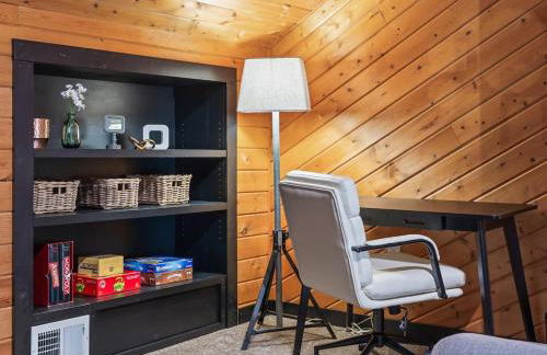 The Log Haus, a newly renovated lakefront cabin close to the trails - Foto 21