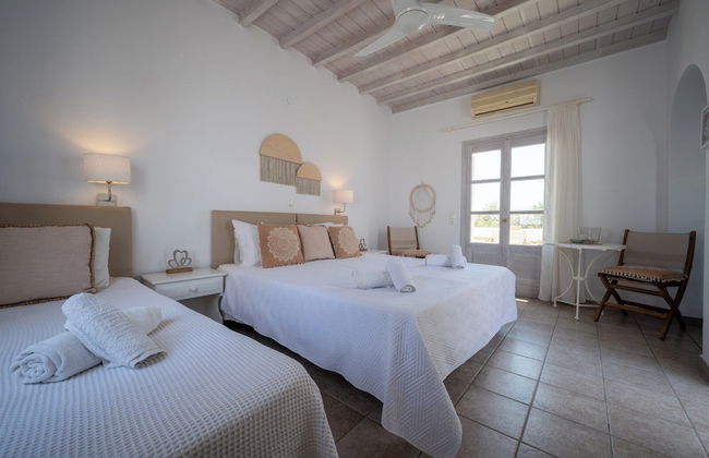 Mykonos Twins - Photo 18