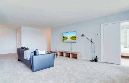 Family-Sized 3BR Retreat Minutes from Reagan National - Photo 9