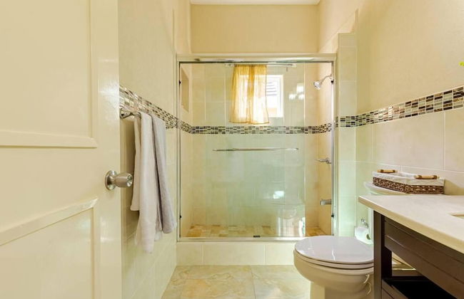 Modern 2br House W/pool and Sea View in Ocho Rios - Photo 16