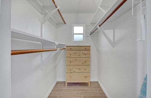 Vibrant Coastal Cottage with Pool - Foto 27