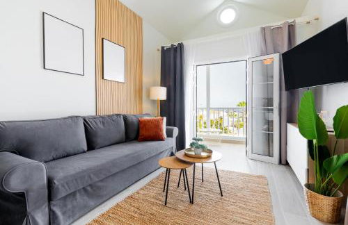 Spacious apartment with ocean view - Photo 2