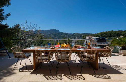 Idyllic 6 bed villa stunning sea view salt pool - Foto 47