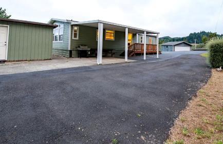 Cozy Waterfront Cottage with Hot Tub in Lakeside, Oregon - Foto 19
