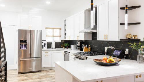 Lux Newly Remodeled DT, Patio, Fully Stocked 5Bd, 3Ba - Foto 5, stove, dishwasher, toaster