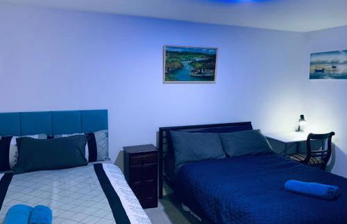 Bloom Court -Sleeps 6-Free Parking with Workspace & High-Speed WiFi - Foto 2