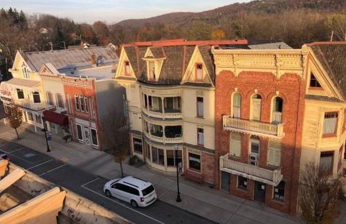 Small Town Hideaway - Photo 4