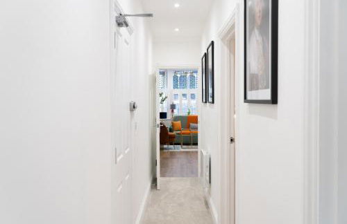 The House Of Selfies - Photo 33