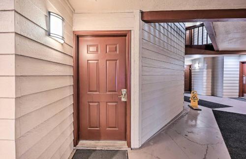 Condo with Patio and Pool Access in Greenwood Village! - Foto 17