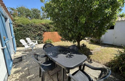 Maison avec Jardin, à 300m de la Plage, 2 Chambres, 4 Couchages, Terrasse et Barbecue - FR-1-224B-158 - Foto 2