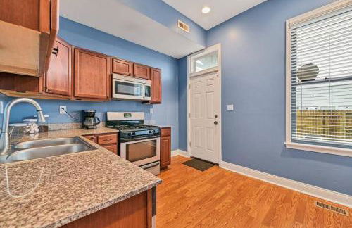 St Louis Tower Grove Two-Story Townhome Perfect for Groups Side A - Photo 6