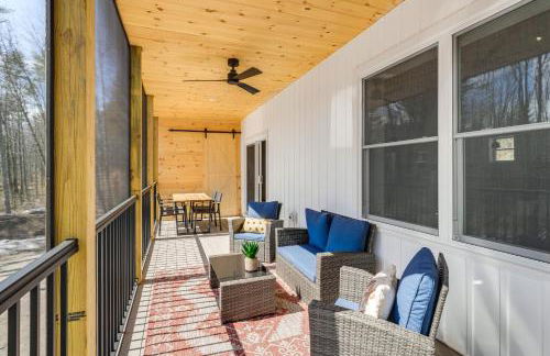 Walk to Beach and Sebago Lake Luxe Family Getaway! - Foto 2