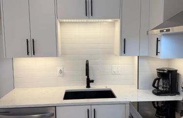 Modern 2BR Getaway Near Revere Beach - Foto 31