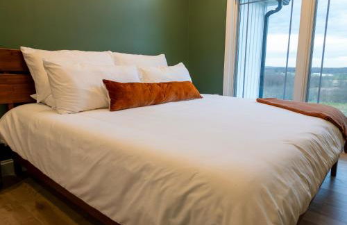 New Farmhouse, King Beds, Game Room, Hot Tub & View! - Foto 56