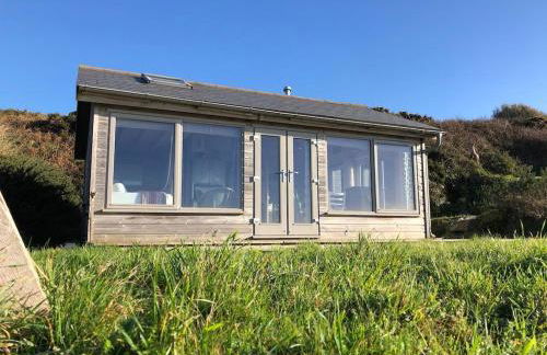 Romantic cliff top chalet at Whitsand Bay beach - Photo 23