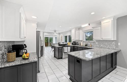 Lake Retreat Hot Tub Game Room Grill - Foto 14