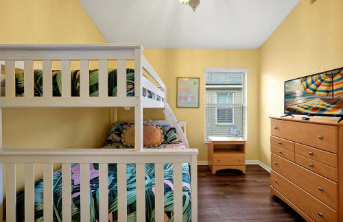 5BR Cottage w Pool & Hot Tub Near Disney - Foto 46