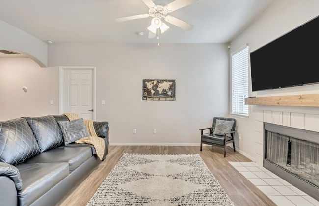 Luxury King Beds Pool Gym - Near Hill AFB - Foto 4