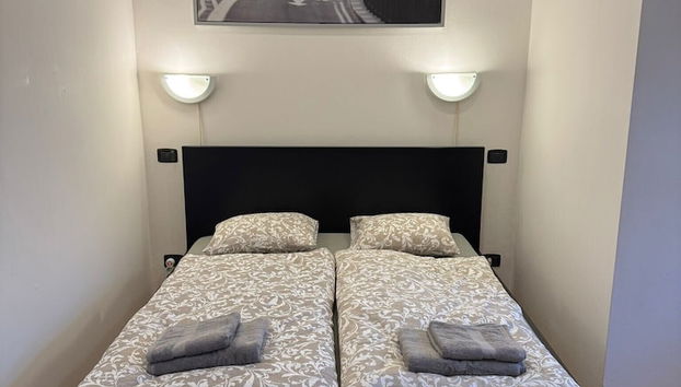 Studio - Sleeps 2 -smoking on Balcony - Pets -wifi - Foto 2, Habitación