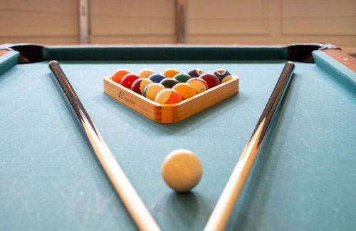 545 -Beautiful 4 Bed Home with Sparkling Pool and Games Room - Foto 52