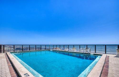 Beachfront with a pool at Ocean Trillium Condo ~ 101 - Foto 2