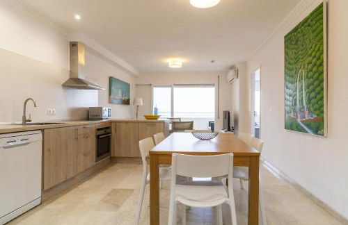 Modern apartment with pool on the beachfront in Marbella by SharingCo - Photo 38