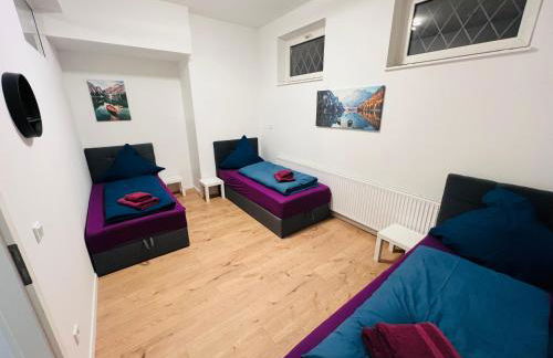 Big Apartment l 18 Beds l Free Parking l WiFi l - Photo 8