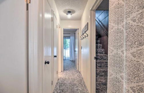 Pinecrest Retreat with Fireplace! - Photo 17