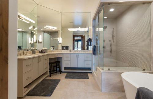 Private Hot Tub, Theater Room, Valet Parking and Ski & Boot Storage at Ritz Carlton - Foto 54