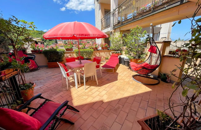 Central Spoleto Apartment With Large Sunny Terrace With Views - Photo 53
