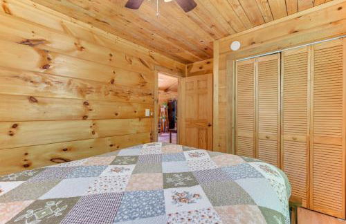 Secluded Cosby Cabin with Wraparound Deck - Foto 16