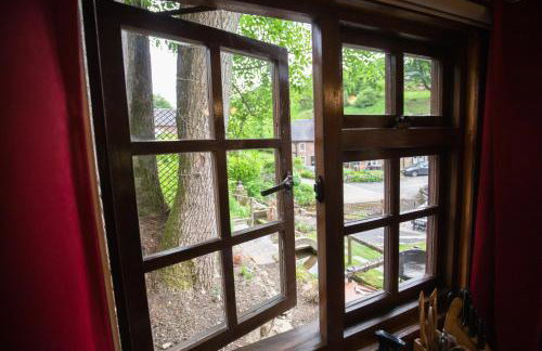 The Old Pumphouse Shepherds Hut with Hot Tub - Photo 37