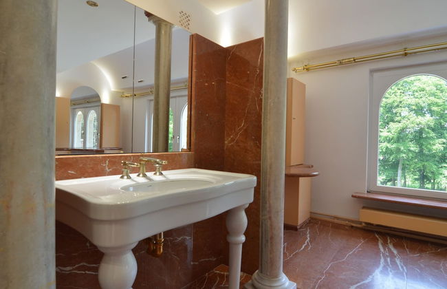 Luxurious Country House - Photo 21