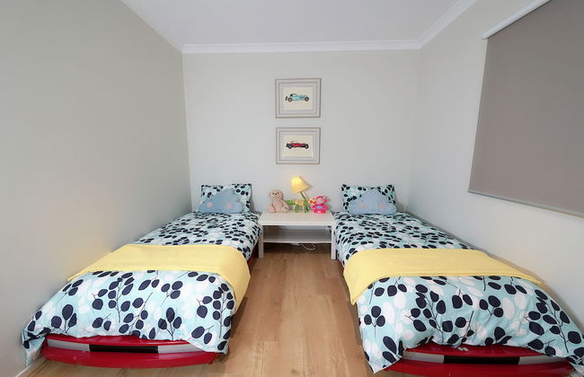 Designer Decor Home 8Bed WilliamsLanding - Photo 8