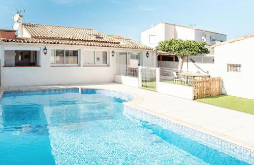 Charmante villa familiale, avec piscine privée, idéale pour une journée à la plage et proche des grands buffets - Foto 1