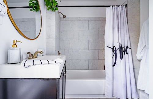 Jungle House Luxury Homes - Columbus Downtown Short North - Steps to Convention Center & Nationwide Arena - Sleeps up to 11 - Free Parking - Over 5,800 Five Stars - Foto 36