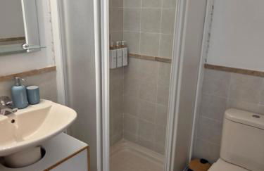 Sea View Penthouse Apartment with Hot Tub - Casa Bella Vista, Buenas Noches , Estepona - Photo 24