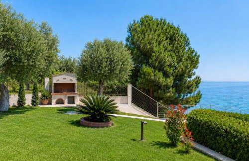 Iconic PRIVE beachfront villa Mola Kaliva - Foto 7