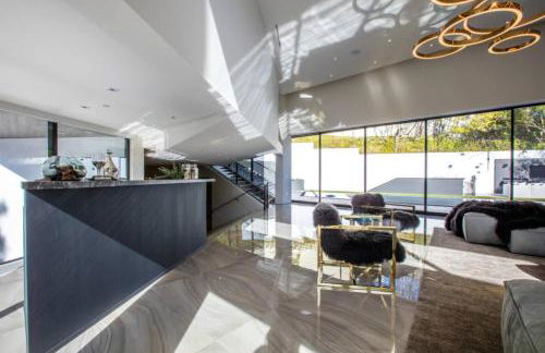 Beverly Hills Luxurious 4BR Villa with Pool and Views - Foto 27