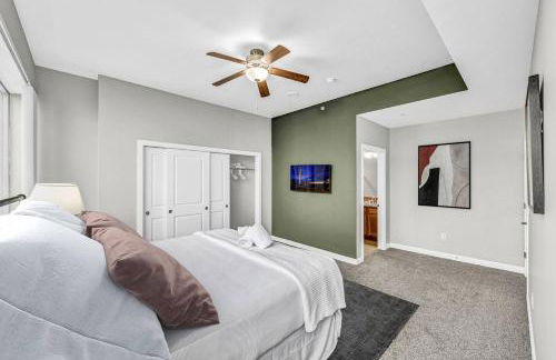 Luxury 21st Floor Penthouse | Great Downtown VIEWS - Photo 36