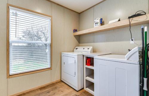 Hudson Oaks Country Creekside Home Hot Tub and Deck - Photo 20