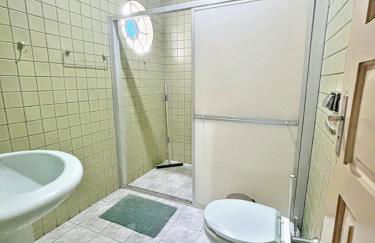 Casa Temporada Ubatuba perto da praia, check-in e out flexíveis com 5 vagas na garagem, wifi, churrasqueira - Foto 11