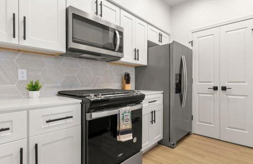 CozySuites Glendale by the stadium with pool 13 - Foto 14