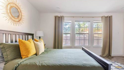 3BR Modern, Gated Home w FreePking, BBQ, Firepit, Mins to Downtown - Foto 3