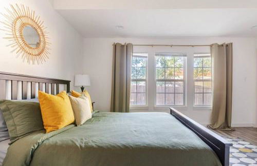 3BR Modern, Gated Home w FreePking, BBQ, Firepit, Mins to Downtown - Foto 3